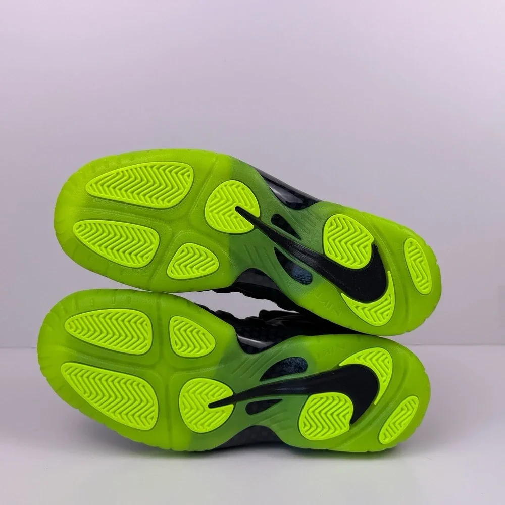 Nike Foamposite One Sneakers Size 7 Youth Black/Volt HF0977-001